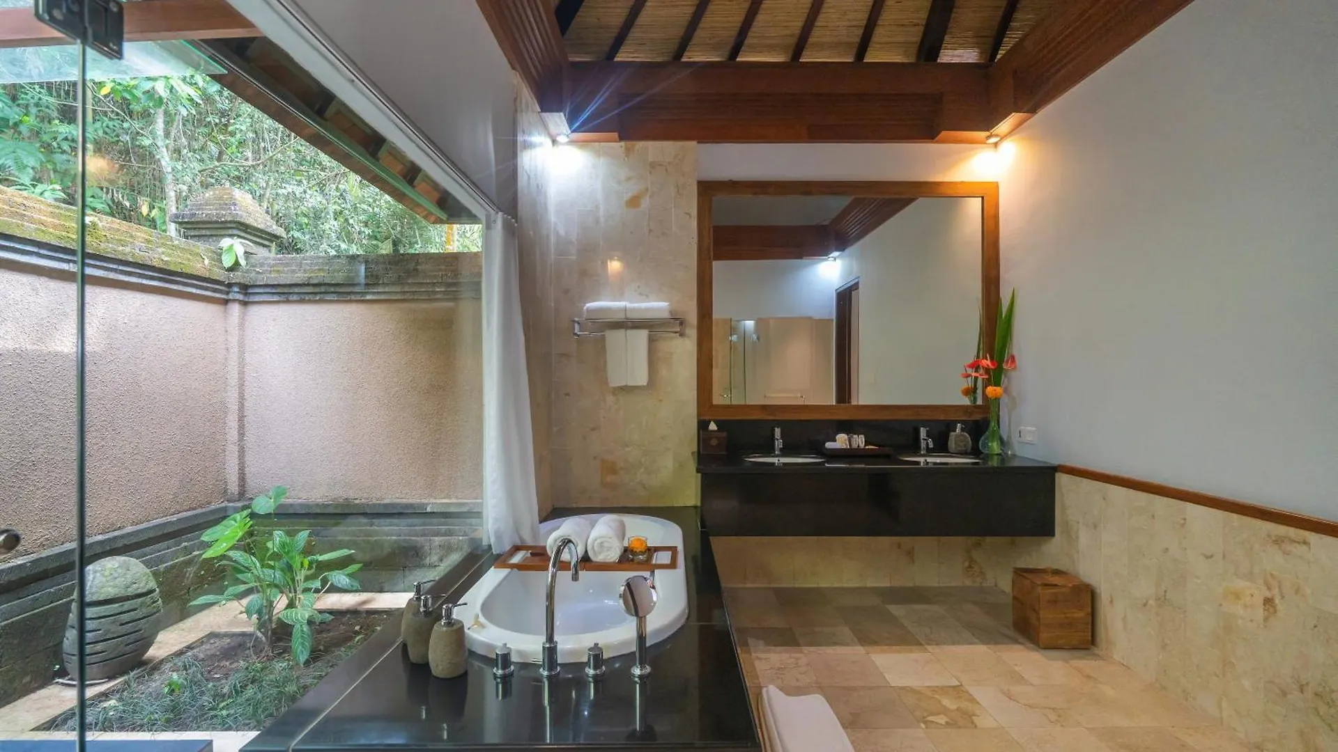 The Lokha Ubud Resort, Villas & Spa 5*,